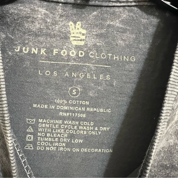 Junk food Pink Floyd grey with rainbow motif T shirt size Small. Looks new! - Picture 3 of 5